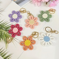 Porte-clés simple marguerite et pendentif tressé - Breloque florale minimaliste la plus vendue