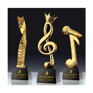 Altın müzik mikrofon reçine cam ödül Metal Trophy taç kristal kupa ödülü