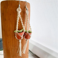 Prix d'usine Boucles d'oreilles macramé pour plantes, Mini pot de succulente en macramé, Breloque suspendue, Accessoires de bijoux faits main style bohème