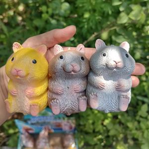 Juguetes Creativos y Lindos para Aliviar el Estrés de Mascotas, Ratón Pequeño de Peluche para Apretar, Pelota para Aliviar el Estrés, Personalizable para Niños y Niñas - Product Image 3