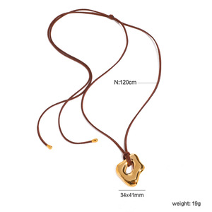 Collier avec pendentif irrégulier en acier inoxydable, cordon en cuir réglable, design géométrique pour femmes, bijoux à la mode - Product Image 3