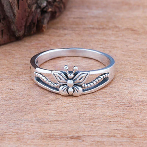 Anello Minimalista a Farfalla per Donne, Elegante Stile Vintage, Gioiello di Moda Quotidiana - Product Image 2