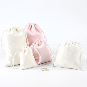 Pochette à cordon en velours blanc, rose, rouge, gris, personnalisée avec logo OEM, vente en gros, pour maquillage, cosmétiques, cadeaux, bijoux, emballage - Product Image 5