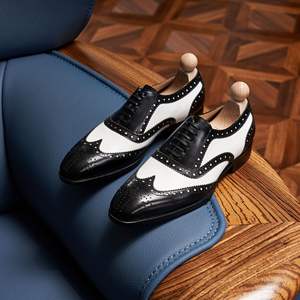 Chaussures habillées en cuir véritable de couleur champagne britannique pour hommes - Product Image 2