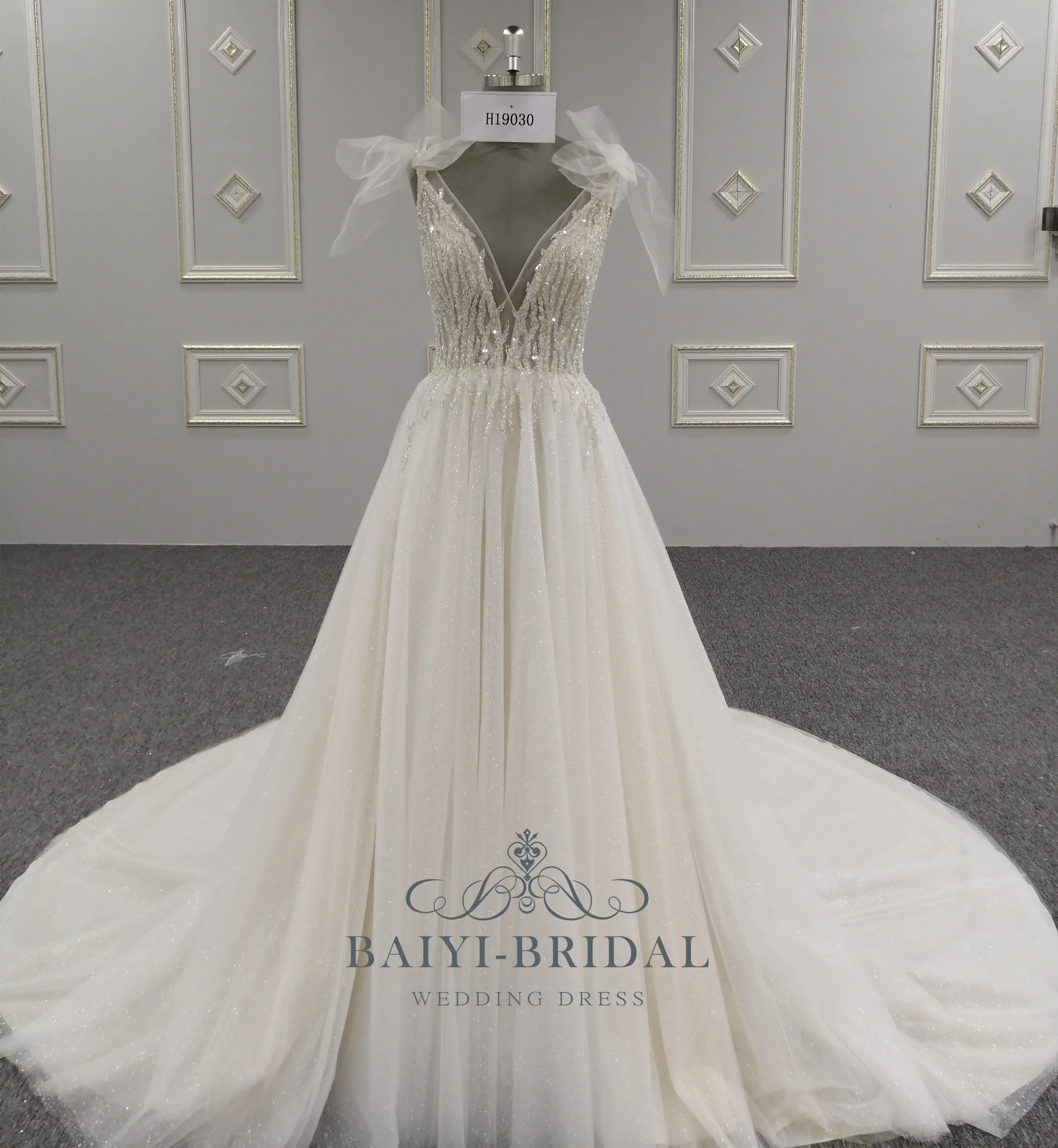Elegant Tulle & Lace Spaghetti Strap A-line Beach Shiny Wedding Dress Bridal Gown