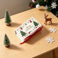Nouvelle conception de boîte cadeau de Noël épaissie avec nœud pour l'emballage de bonbons et de chocolats, accompagnée de souvenirs.