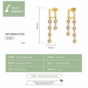 ต่างหูแบบห้อยทรงหยดน้ำ รุ่น Gold D ทำจากสแตนเลสสตีล ชุบทอง 14K ด้วยวิธี Vacuum Plating ประดับด้วยเพชรทรงเหลี่ยมแบบ Cubic Zirconia ดีไซน์ไม่สมมาตร - Product Image 5