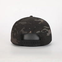 BSCI alta calidad Parche de goma Logo 7 paneles camuflaje poliéster Gorras deporte al por mayor personalizado corte láser agujero ala plana Snapback Cap