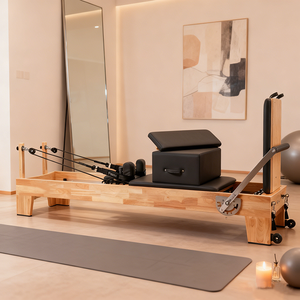 Machine de <span class=keywords><strong>Pilates</strong></span> Reformer en bois de chêne durable et réglable pour l'entraînement en studio et les exercices à domicile, avec structure pliable et rangement facile - Product Image 3