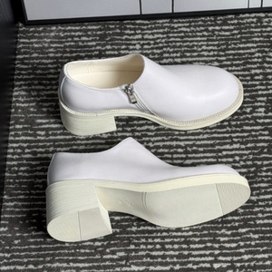 รองเท้าหนังพื้นหนา หนังคุณภาพสูง สีขาวบริสุทธิ์ ผิวเรียบ ซิปด้านข้าง สไตล์ลำลองแต่เป็นทางการสำหรับผู้ชาย - Product Image 3