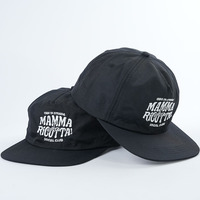 Gorra Yukaihe de 5 Paneles, 100% Nailon, con Logotipo Bordado, Estilo Snapback, Visera Ligeramente Curvada, Unisex