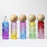Vente en gros directe usine : Flacons de luxe en verre de 10 ml avec bouchon en bois et roll-on dégradé pour parfums et huiles essentielles féminines