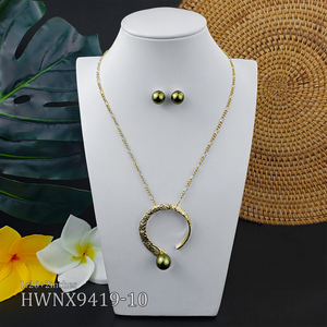 Ensemble de boucles d'oreilles et de collier en gros, en cuivre plaqué or, style hawaïen, motif de défilement élégant - Product Image 4
