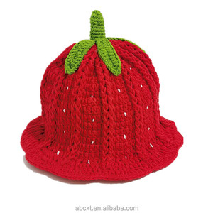 Chapeau Bob Tricoté Fait Main en Gros avec Décorations d'Accessoires Capillaires, Chapeau au <span class=keywords><strong>Crochet</strong></span> Fraise Rouge Brodé - Product Image 3