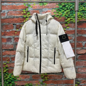 Blouson matelassé en coton à capuche unisexe avec étiquette décorative sur le bras, matelassage carré, coupe-vent, vêtement d'extérieur d'hiver noir, en stock - Product Image 3