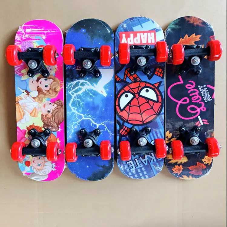 Modelo de buena calidad 1705 niños monopatín de cuatro ruedas skate precio barato niño un niño de cuatro años skate board