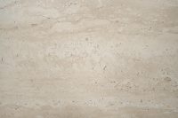Carreaux de pierre frittée modernes en travertin jaune 1600x3200mm pour murs, comptoirs de cuisine et salons, finition Soie Douce