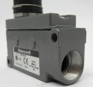 Interruptor de Límite de Servicio Medio Serie E7 BZE7-2RN2-PG, Rotatorio Lateral con Palanca de Rodillo de Acero, SPDT, IP65/IP66 - Product Image 6