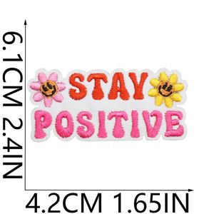 Patch brodé thermocollant rose avec des mots inspirants : Happy, Good Vibes, Peace, Warm, pour la décoration des vêtements et des chapeaux - Product Image 6