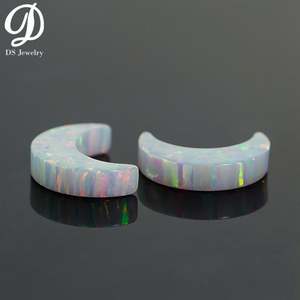 Creado Opal Half Moon White Opal OP17 para la fabricación de joyas - Product Image 1