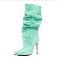 Stivali al ginocchio da cowboy western in pelle scamosciata borchiata con tacco alto e punta affusolata, alla moda per autunno/inverno