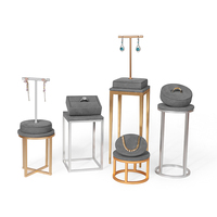Présentoir à bijoux personnalisé de luxe en métal et microfibre – Ensemble de présentoirs pour bagues, boucles d'oreilles, colliers et bracelets pour bijouterie