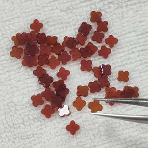 Pierre précieuse naturelle Agate rouge 5x5x1mm, cabochons trèfle à quatre feuilles en onyx noir, pierres brutes pour la fabrication de boucles d'oreilles - Product Image 6