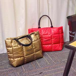 Sacs fourre-tout de luxe de grande capacité pour femmes sacs fourre-tout gonflés et imperméables à poignée en PU pour l'été vente en gros - Product Image 2