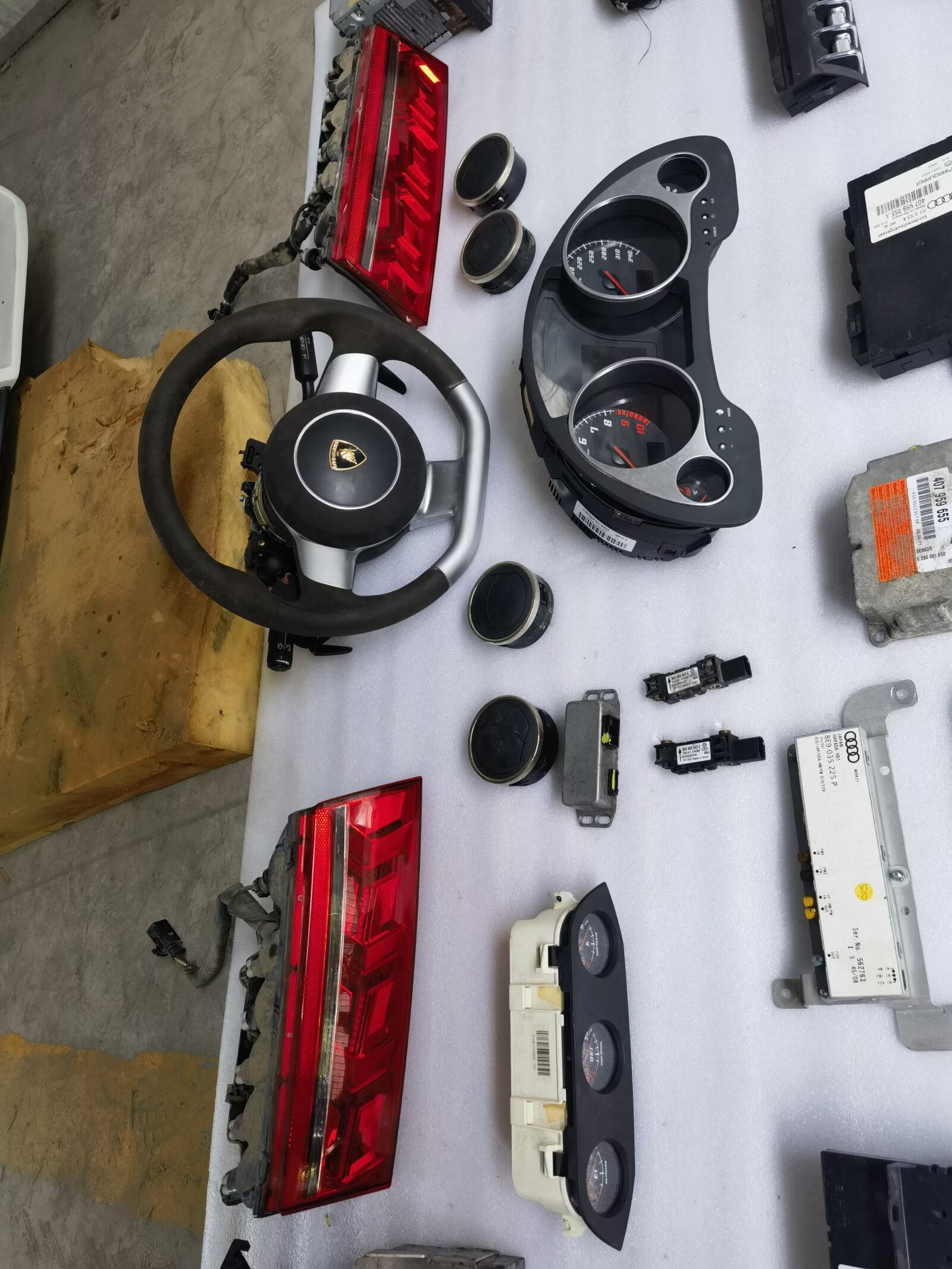 ランボルギーニ ガヤルド 純正 中古テールライト OEM 400945095