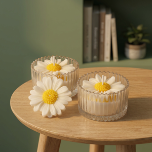 Bougie parfumée en verre floral avec motif décoratif en cire pour intérieurs élégants, décorations de célébrations et collections de cadeaux - Product Image 5