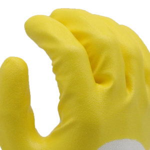 Guantes de Trabajo de Seguridad MaxiTough 13G de Poliéster con Recubrimiento de Nitrilo Liso para Protección Industrial de las Manos - Product Image 2