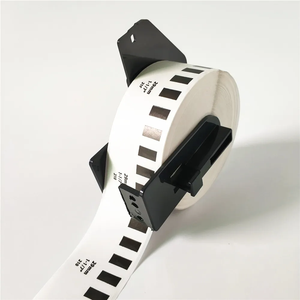 Rollo de papel de etiqueta térmica de envío de texto blanco autoadhesivo para impresora Brother DK2210 DK 22210 con soporte - Product Image 6