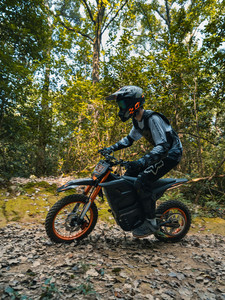 <span class=keywords><strong>Moto</strong></span> tout-terrain <span class=keywords><strong>électrique</strong></span> M7 Ultra 72V 2800W 7000W de crête, moteur central, 25AH, frein hydraulique, pour adolescents, motocross, usine OEM - Product Image 4