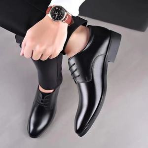 Scarpe Eleganti Britanniche da Uomo Taglie Forti, Traspiranti, in Pelle Nera, Punta Affusolata, Casual Business per Matrimonio, Completo, Giovani Sposi, per Autunno - Product Image 4