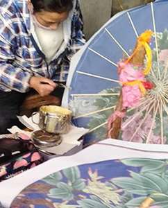 Parapluie en soie pour femme 82/84 cm, motif fleurs de cerisier japonaises, danse ancienne, parapluie décoratif en papier huilé chinois, art populaire sculpté - Product Image 5