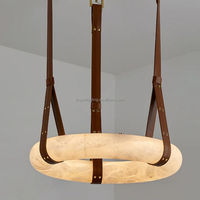 Lustre en albâtre espagnol personnalisé de haute qualité Anneau en cuir de luxe Lampe suspendue en marbre pour salon Lampe suspendue moderne