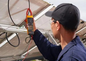 Multimètre solaire sans fil MT-393 Solar Clamp Meter III 1500V pour le test des systèmes de stockage d'énergie - Product Image 6