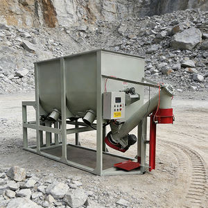 Mélangeur vertical <span class=keywords><strong>pour</strong></span> aliments <span class=keywords><strong>pour</strong></span> volailles, machine de fabrication d'aliments <span class=keywords><strong>pour</strong></span> animaux de haute qualité, mélangeur d'aliments efficace - Product Image 4