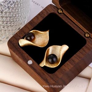 Anting-anting Kuningan Mata Harimau Aksesoris Fashion Tidak Beraturan Berlapis Elektro Anting-anting Mewah Ringan Kelas Atas - Product Image 6