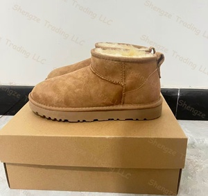 รองเท้าบูทข้อเท้าแบบคลาสสิกกันน้ำ ดีไซน์หรูหรา ปี 2026 ยี่ห้อ UGGS สไตล์แฟชั่น ใส่สบาย เหมาะสำหรับทั้งชายและหญิง พร้อมขนเฟอร์ สำหรับฤดูหนาวและฤดูร้อน - Product Image 4