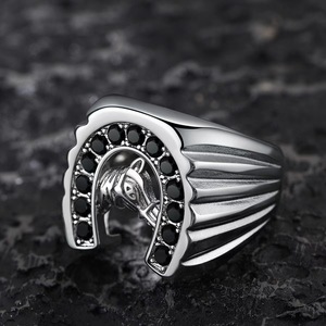 Bague pour <span class=keywords><strong>homme</strong></span> en zircon en forme de fer à cheval, or avec motif tête de cheval, sertissage pavé, cadeau de bijoux pour <span class=keywords><strong>homme</strong></span> - Product Image 3