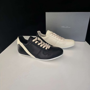 Zapatos Casuales de Estilo Pareja para Hombre y <span class=keywords><strong>Mujer</strong></span>, Diseño de Triángulo Invertido, Parte Superior Baja, Suela Delgada de TPU, Completamente en Cuero Negro, Cierre con Cordones - Product Image 1