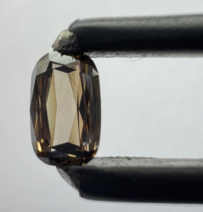 Diamante Suelto Cultivado en Laboratorio con Forma de Cojín, Corte Excelente, Facetas Brillantes, Claridad Excepcional, Color Fantasía, Perforado con Láser - Product Image 4