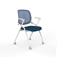 Chaise de bureau multifonctionnelle en plastique pour formation et réunion, avec tablette d'écriture, rangement et roulettes