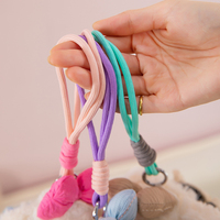 Porte-clés en peluche 3D super doux et mignon, respectueux de la peau, avec corde tressée et anneau métallique pour sac ou téléphone