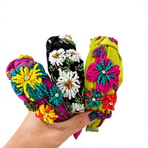 Serre-têtes ethniques faits à la main en tissu avec broderie florale perlée, coiffes décontractées, design multicolore - Product Image 1