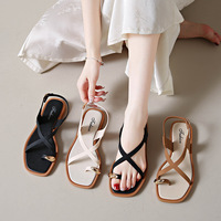 Sandales plates à bout romain pour femmes, tendance sur les réseaux sociaux, et nouvelles chaussures à enfiler