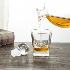Carafe à whisky de luxe en verre 700 ml, motif tête de lion en relief 3D, sans plomb, design lion givré, bouchon hermétique - Product Image 6