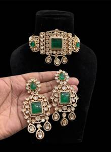 Ensemble Kundan personnalisable en vrac fait à la main, tour de cou de mariée vert, créateur inspiré pour les mariages, les fêtes et les fiançailles - Product Image 2