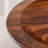 Vente en gros de bols de service peu profonds à large bord en bois d'acacia, assiettes rondes en bois massif, porte-noix, porte-salades, porte-collations, vaisselle de restaurant japonais